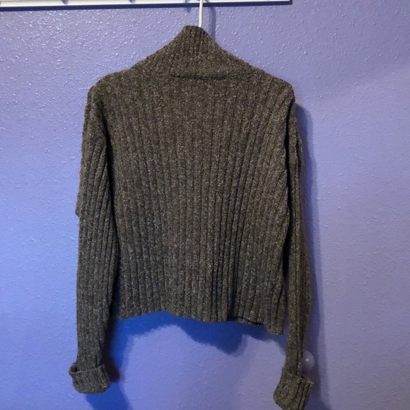 Liz wear sweater - Picture 2 of 3